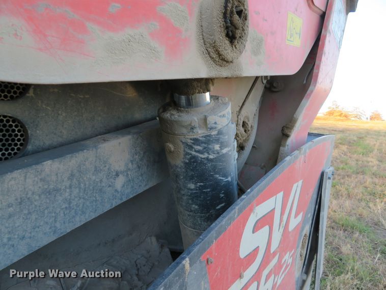 image for item FP9466 2016 Kubota SVL95-2S  tracked skid steer loader