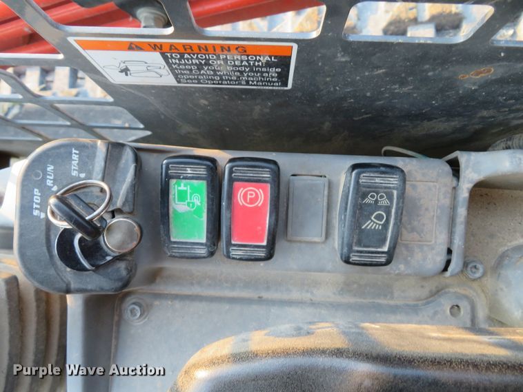 image for item FP9466 2016 Kubota SVL95-2S  tracked skid steer loader