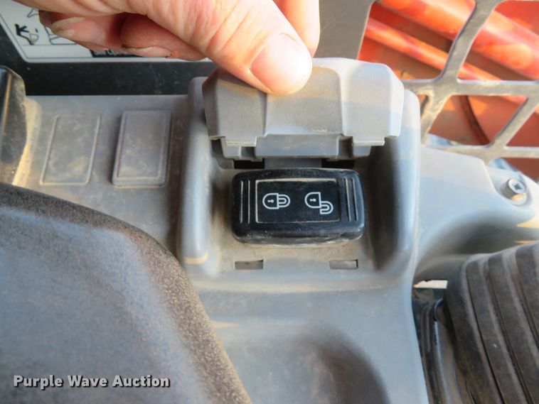 image for item FP9466 2016 Kubota SVL95-2S  tracked skid steer loader