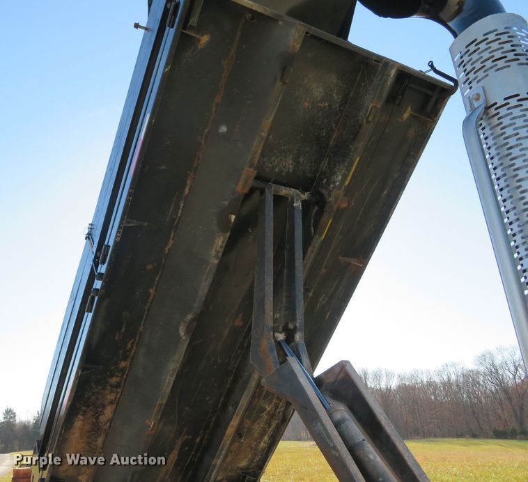 image for item FP9484 1997 Ford L8000  dump truck