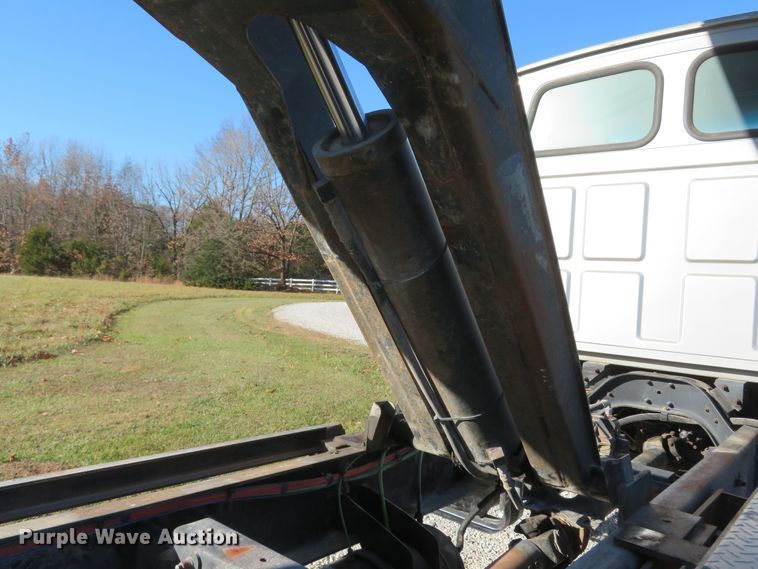 image for item FP9484 1997 Ford L8000  dump truck