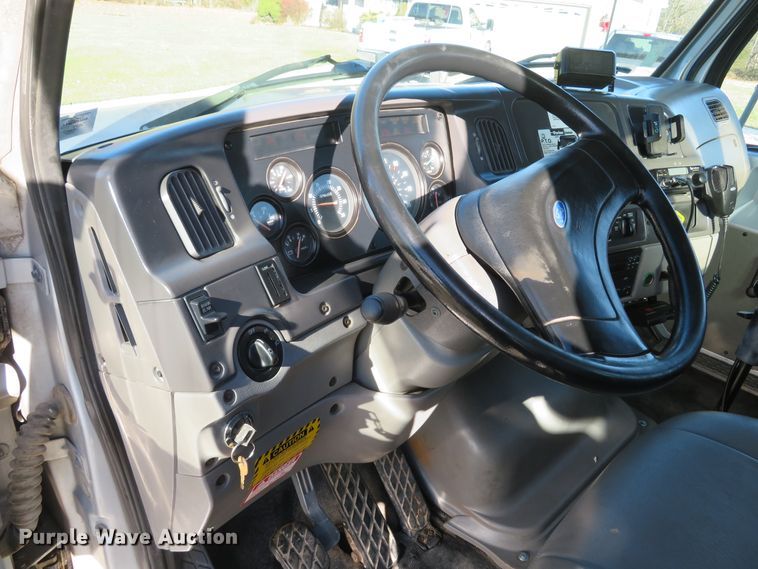 image for item FP9484 1997 Ford L8000  dump truck