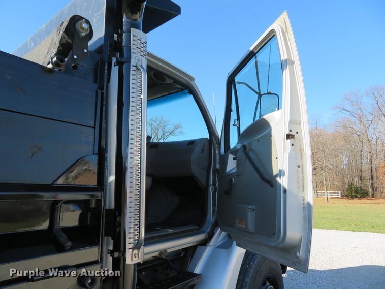image for item FP9484 1997 Ford L8000  dump truck