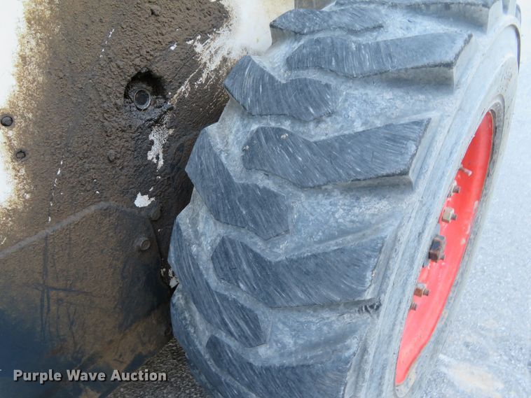 image for item FP9489 2001 Bobcat S175  skid steer loader