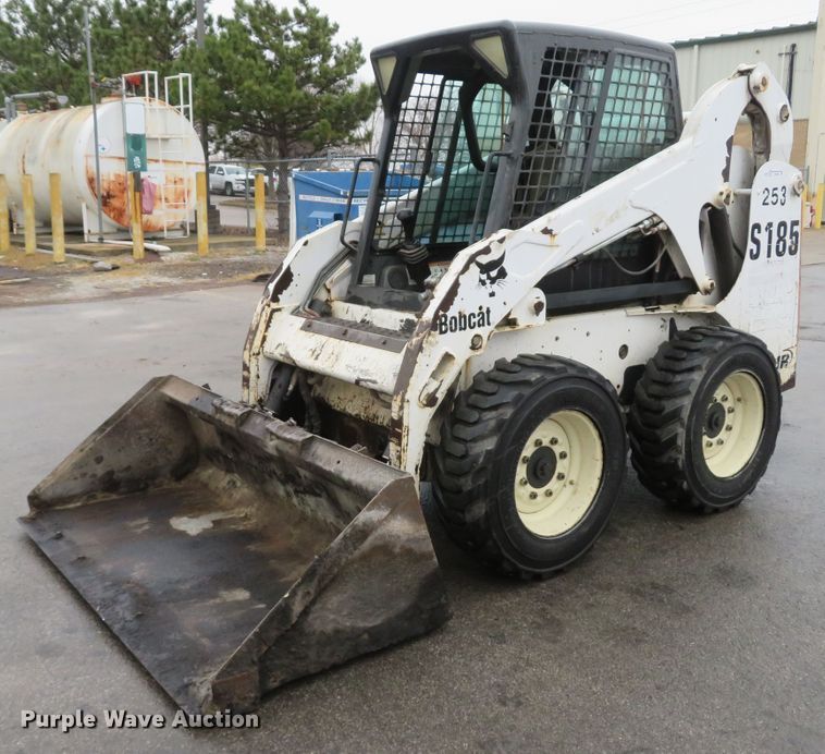 image for item FP9499 2002 Bobcat S185  skid steer loader