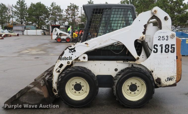 image for item FP9499 2002 Bobcat S185  skid steer loader
