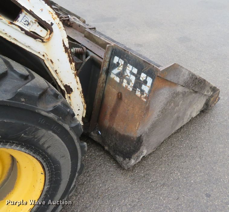 image for item FP9499 2002 Bobcat S185  skid steer loader