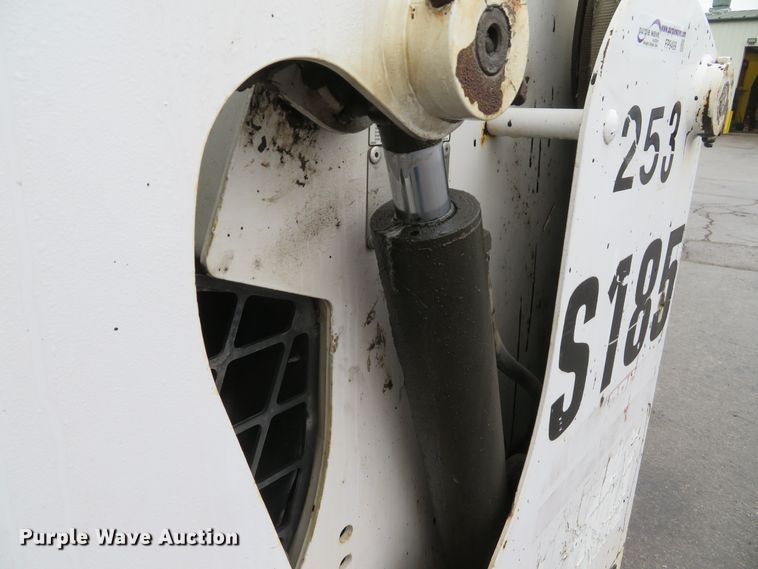 image for item FP9499 2002 Bobcat S185  skid steer loader