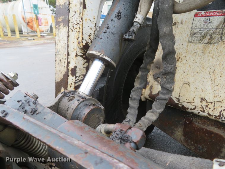 image for item FP9499 2002 Bobcat S185  skid steer loader