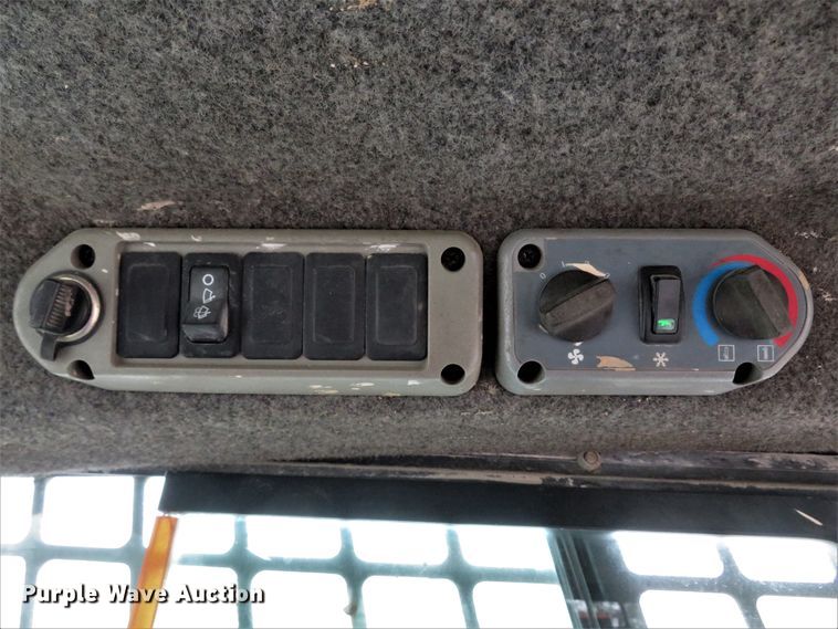 image for item FP9499 2002 Bobcat S185  skid steer loader