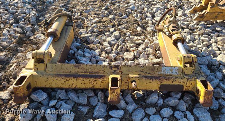 image for item GB9084 Caterpillar 963B  ripper