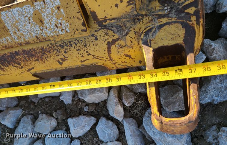 image for item GB9084 Caterpillar 963B  ripper