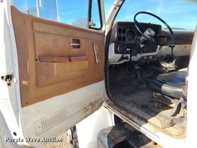 image for item GB9129 1990 GMC TopKick  utility / service truck