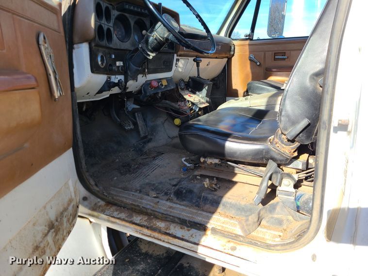 image for item GB9129 1990 GMC TopKick  utility / service truck