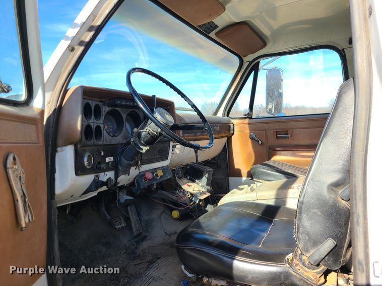 image for item GB9129 1990 GMC TopKick  utility / service truck