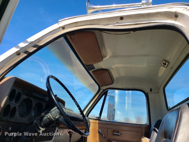 image for item GB9129 1990 GMC TopKick  utility / service truck