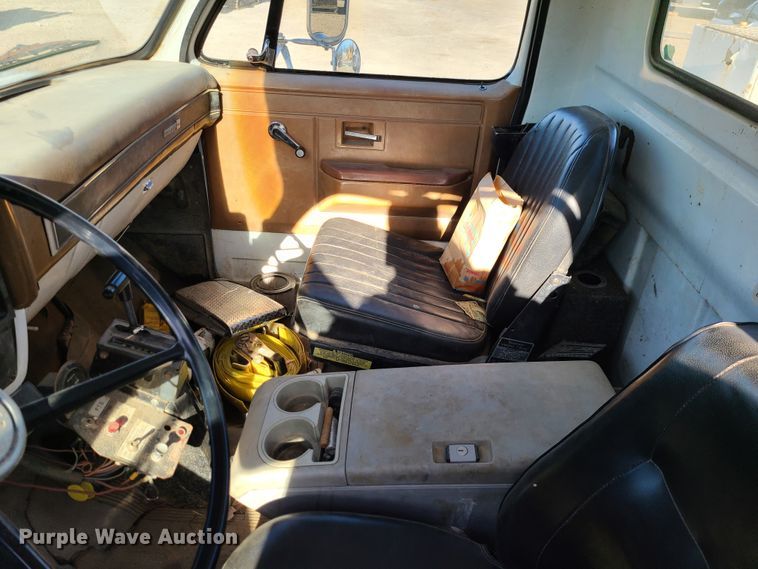 image for item GB9129 1990 GMC TopKick  utility / service truck