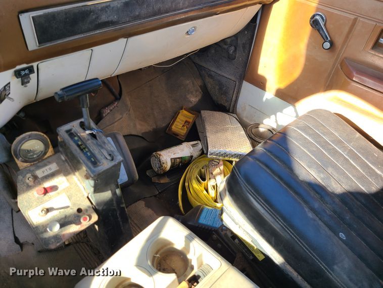 image for item GB9129 1990 GMC TopKick  utility / service truck