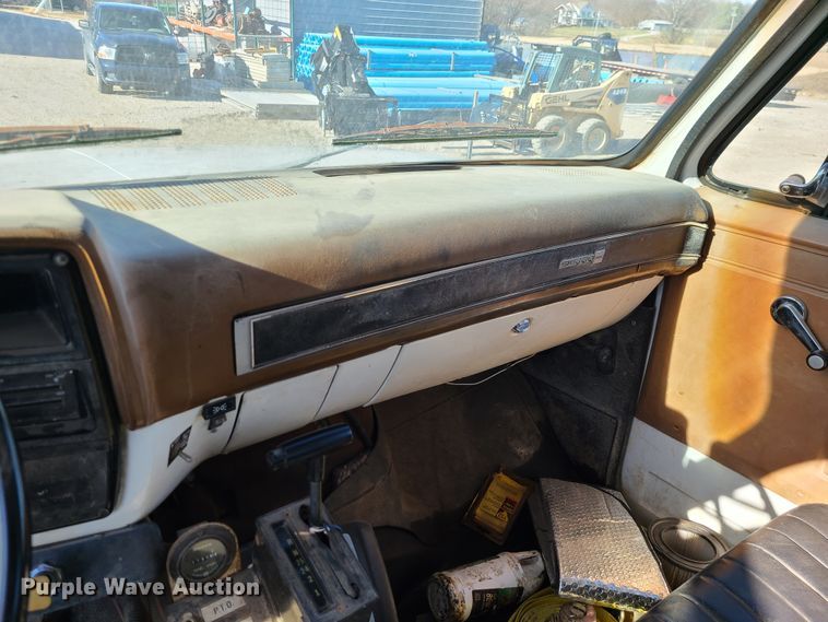 image for item GB9129 1990 GMC TopKick  utility / service truck