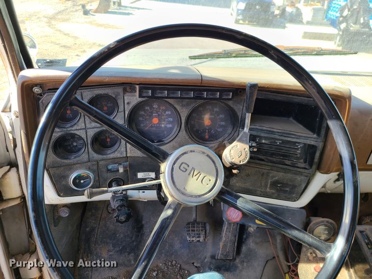 image for item GB9129 1990 GMC TopKick  utility / service truck