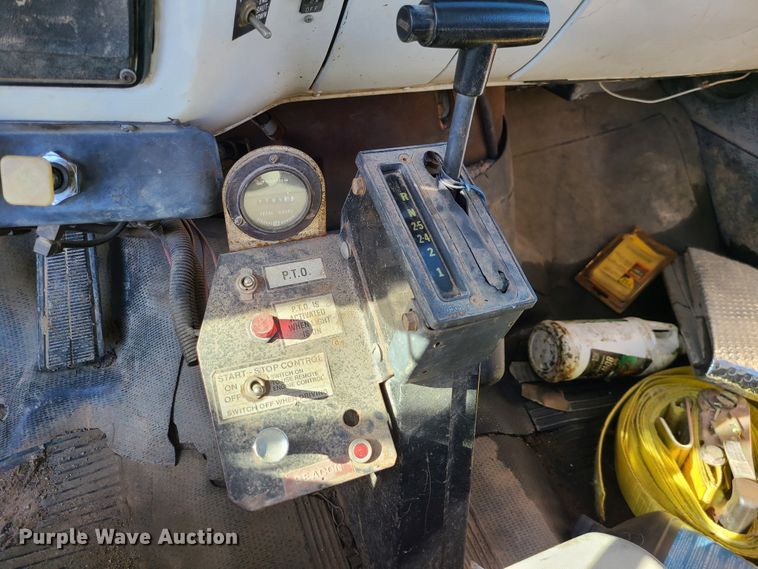 image for item GB9129 1990 GMC TopKick  utility / service truck