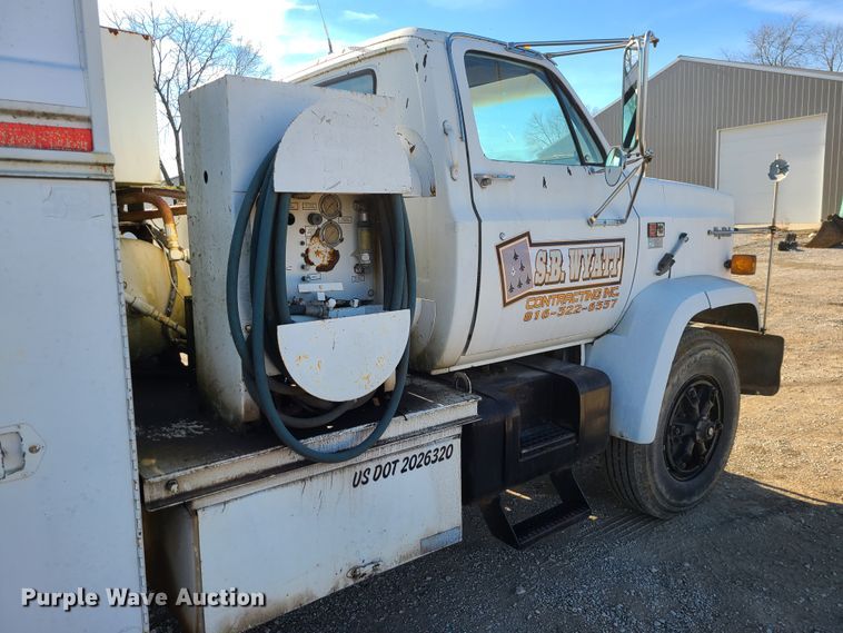 image for item GB9129 1990 GMC TopKick  utility / service truck