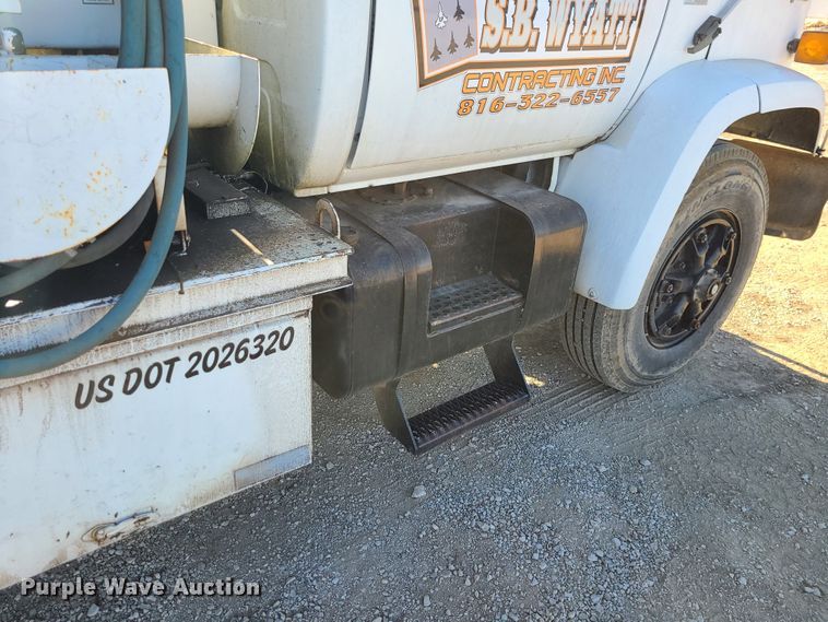 image for item GB9129 1990 GMC TopKick  utility / service truck