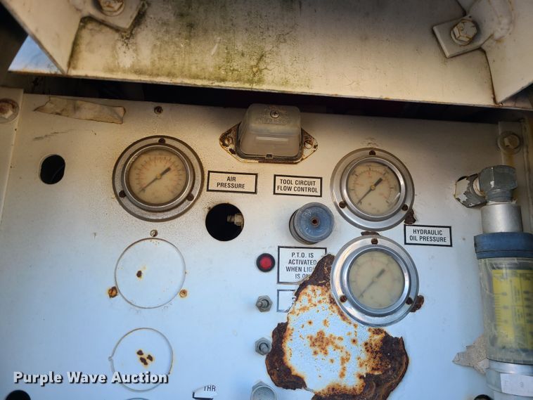 image for item GB9129 1990 GMC TopKick  utility / service truck