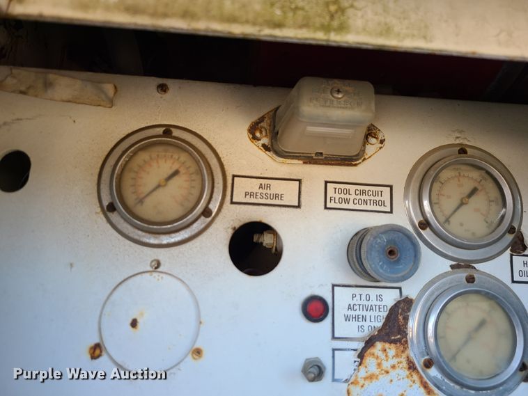 image for item GB9129 1990 GMC TopKick  utility / service truck