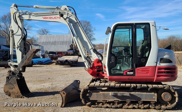 image for item GB9134 Takeuchi TB285  mini excavator