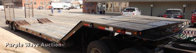 image for item GH9200 2016 Talbert TDW-35-FG-T1-DVTL  drop deck equipment trailer