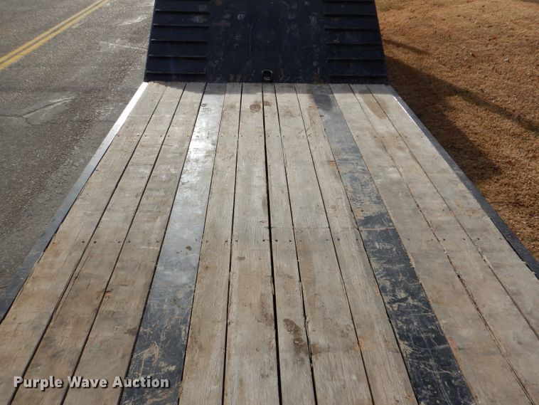 image for item GH9200 2016 Talbert TDW-35-FG-T1-DVTL  drop deck equipment trailer