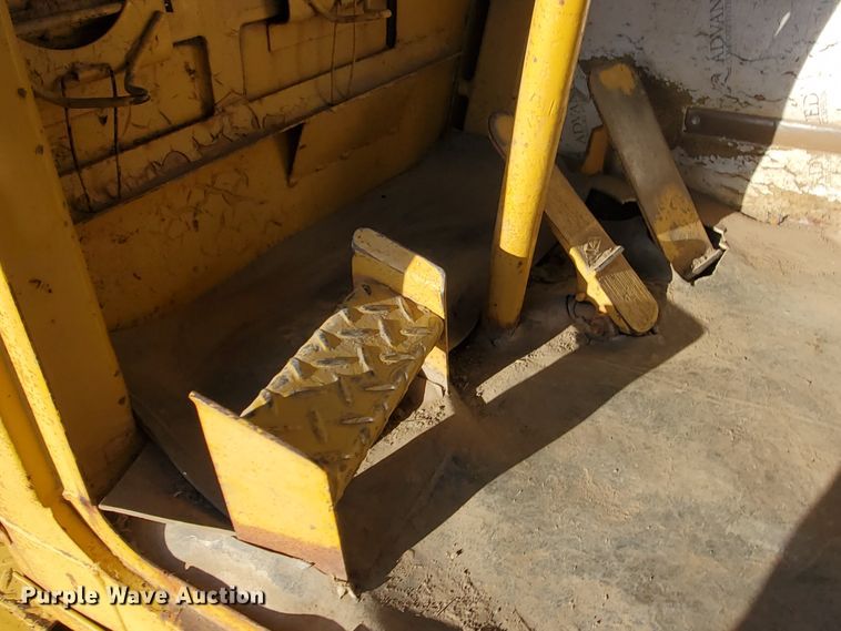 image for item GK9982 1980 Caterpillar 613B  elevating scraper