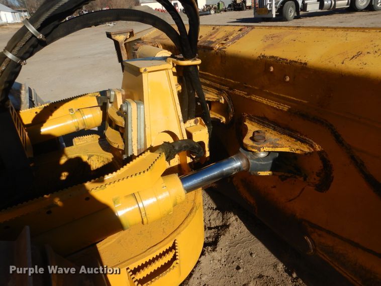 image for item HU9359 2012 John Deere 750J  dozer