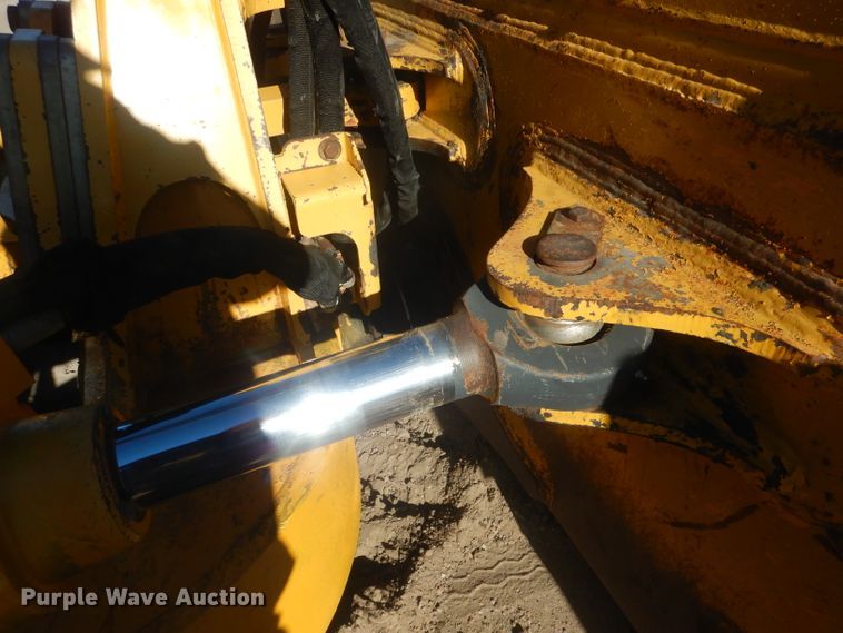 image for item HU9359 2012 John Deere 750J  dozer