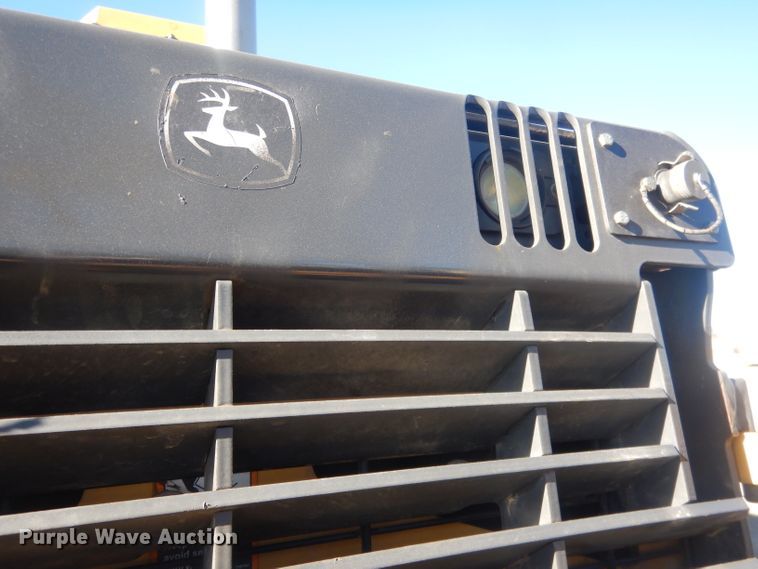 image for item HU9359 2012 John Deere 750J  dozer
