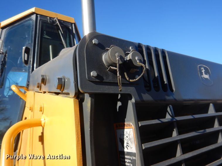 image for item HU9359 2012 John Deere 750J  dozer