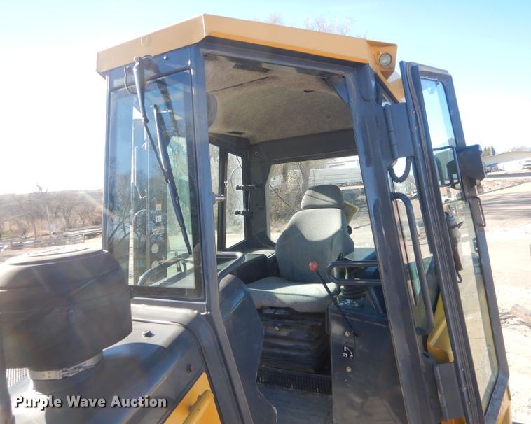 image for item HU9359 2012 John Deere 750J  dozer