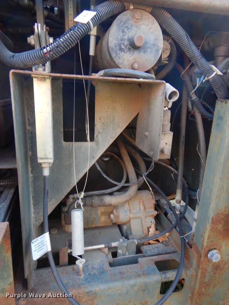 image for item IB9510 1994 Miller Spreader RRR70D  concrete saw