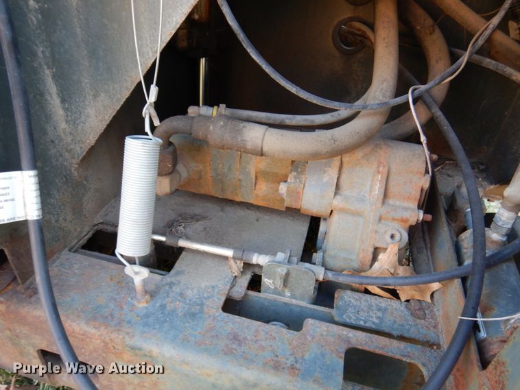 image for item IB9510 1994 Miller Spreader RRR70D  concrete saw