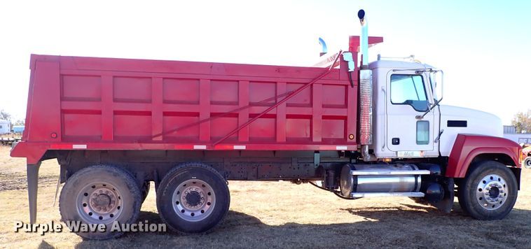 image for item IC9725 2007 Mack CH613  dump truck