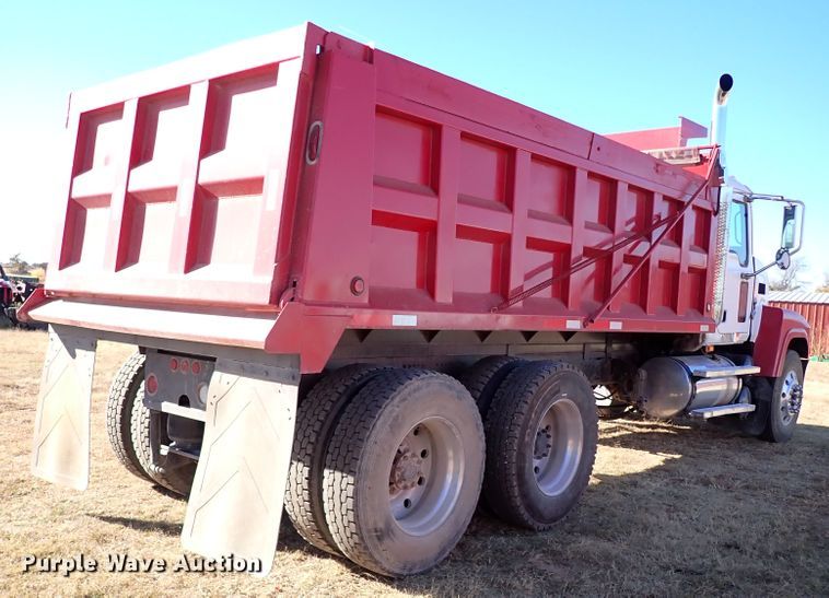 image for item IC9725 2007 Mack CH613  dump truck