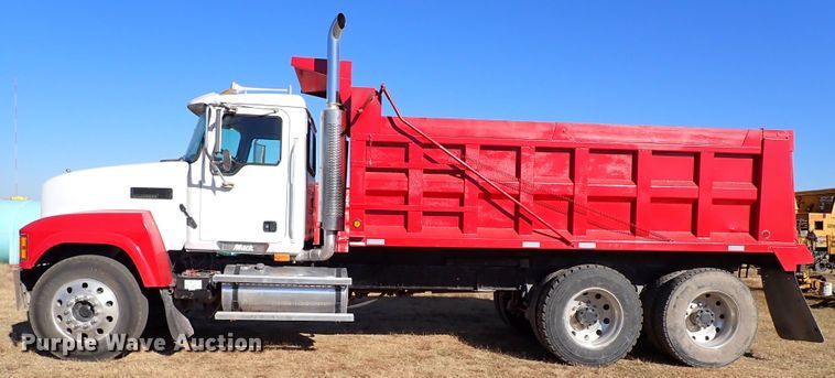 image for item IC9725 2007 Mack CH613  dump truck