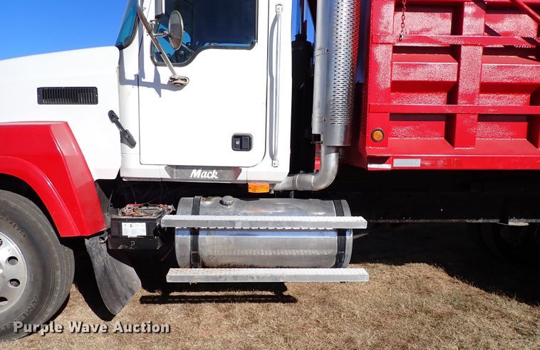 image for item IC9725 2007 Mack CH613  dump truck