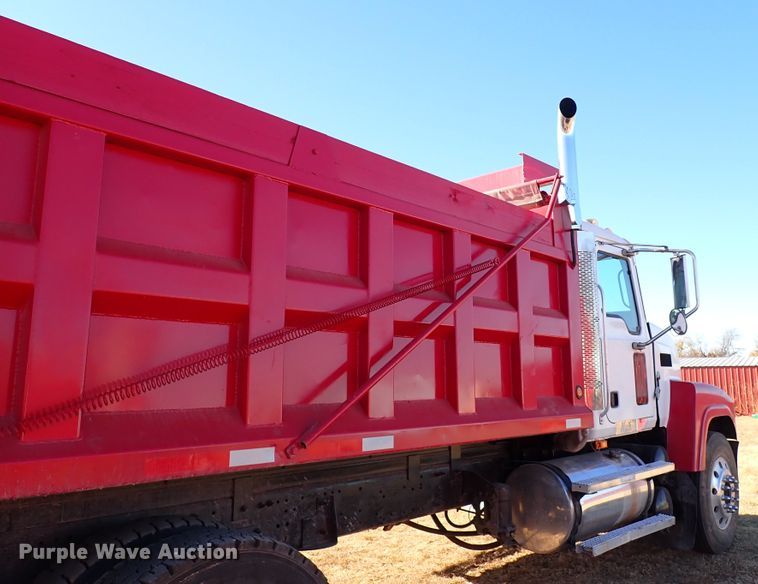 image for item IC9725 2007 Mack CH613  dump truck