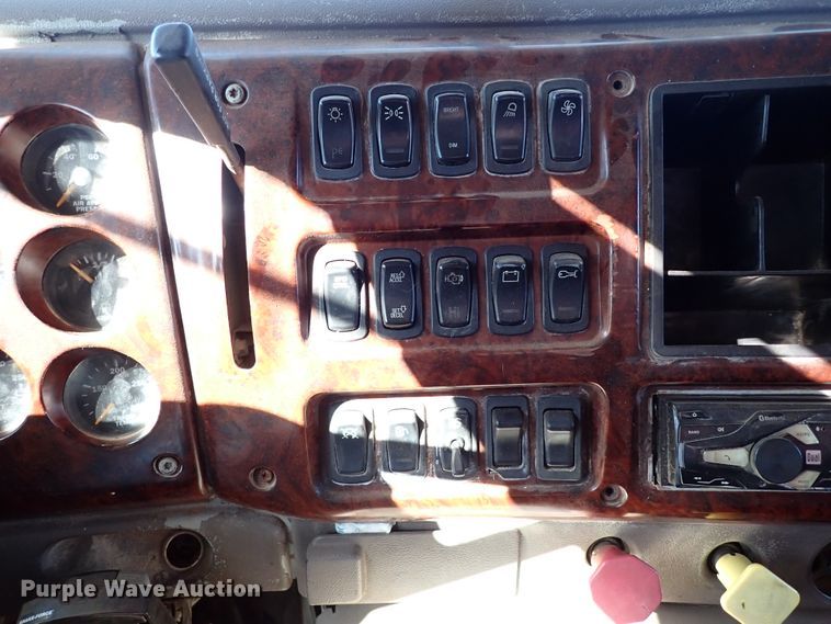 image for item IC9725 2007 Mack CH613  dump truck