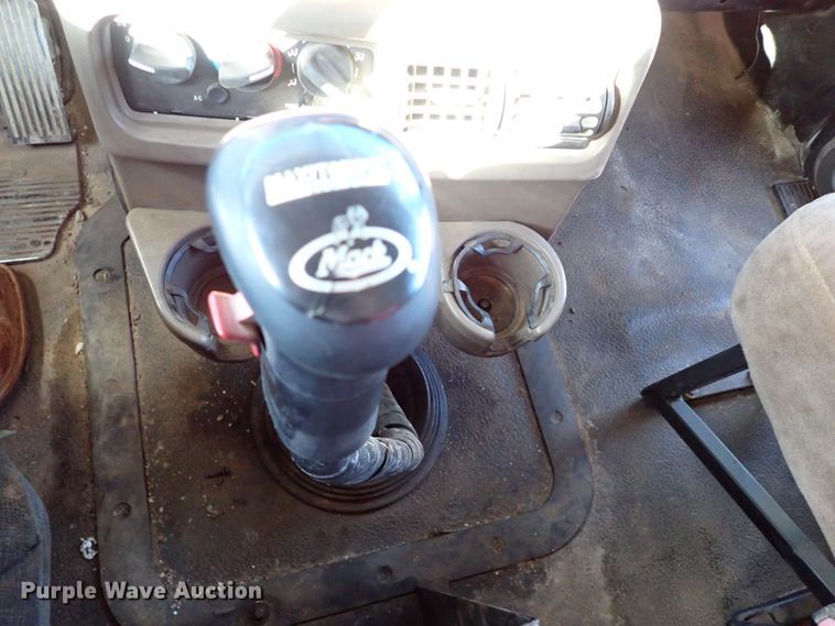 image for item IC9725 2007 Mack CH613  dump truck