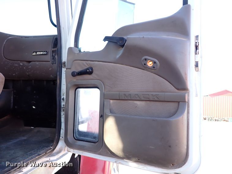 image for item IC9725 2007 Mack CH613  dump truck