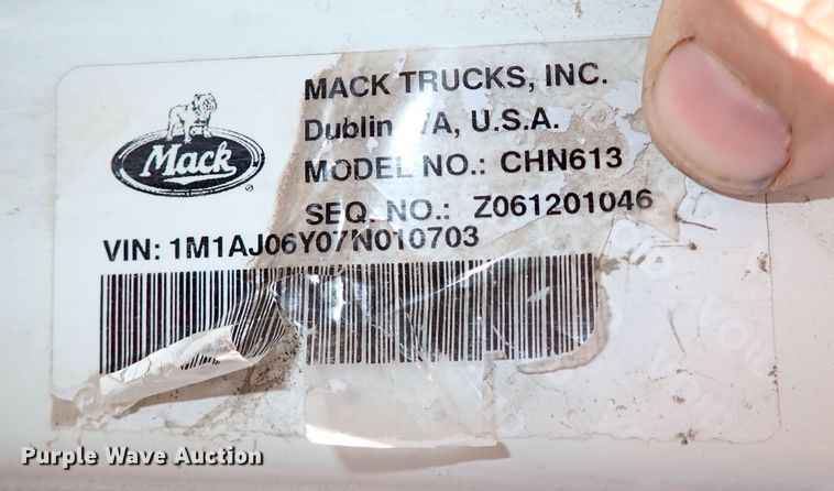image for item IC9725 2007 Mack CH613  dump truck