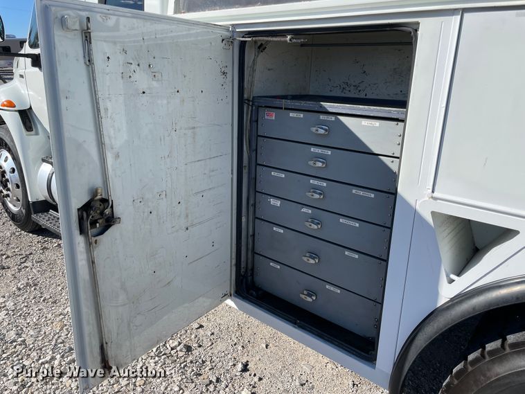 image for item ID9558 2009 International 4300  utility / service truck